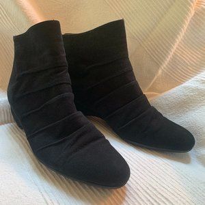 Pas de Rouge Black Suede Ankle Boots, US 7.5